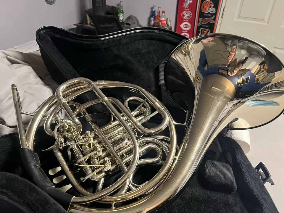 CONN 8D DOBLE CUERNO FRANCÉS PLATA Foto 2 de 4