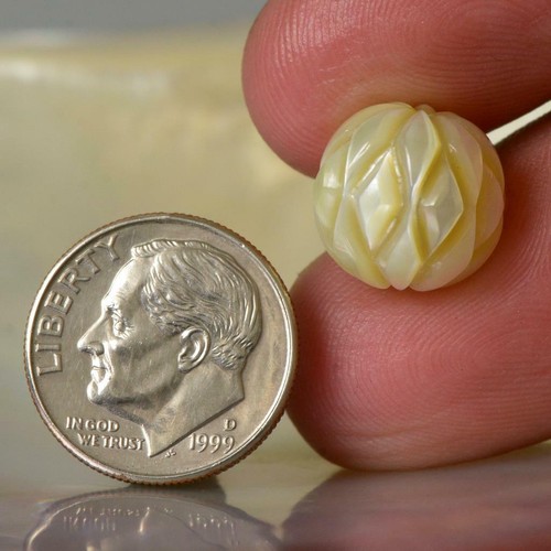 Hand-Carved South Sea Pearl Champagne Round drilled Indonesia 2.38 g - Picture 7 of 7