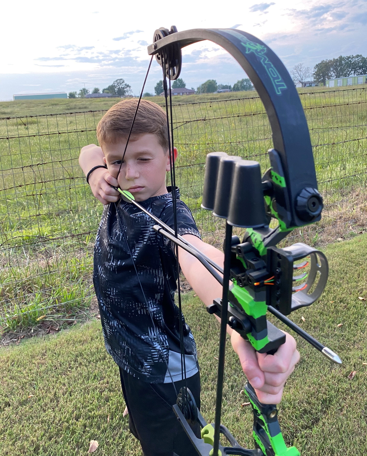 Tomcat 2 Youth Compound Bow with 17 22 lb Draw Weight NEW eBay