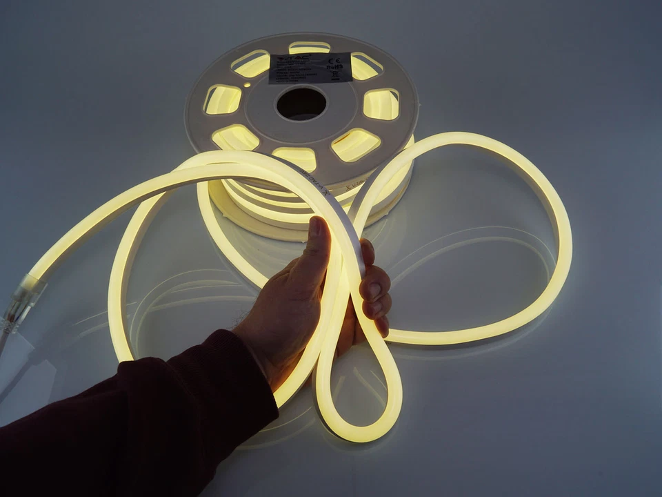 Striscia a METRO LED Tubo flessibile 24v 120LED/m SMD2835 luce neon IP65 - Immagine 3 di 4