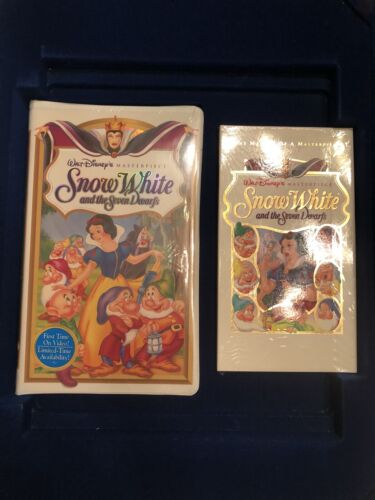 Snow White and the Seven Dwarfs Disney's Exclusive Deluxe Video VHS, Book & More - Picture 2 of 12
