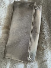 Mini ferro piatto da viaggio Victoria's Secret in bellissima custodia metallica oro.