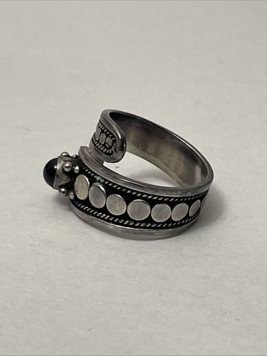 Sterling Onyx Ring Size 6 (6.3 Grams) - Picture 2 of 8