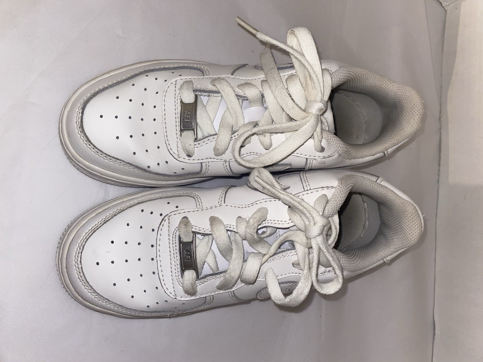 - Nike Air Force 1 LE Low Triple White Size 5 Y thumbnail 3