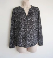 NWT H&M Women's Slit Neck Black and White Printed Blouse Top ~ Size XS / X-Small