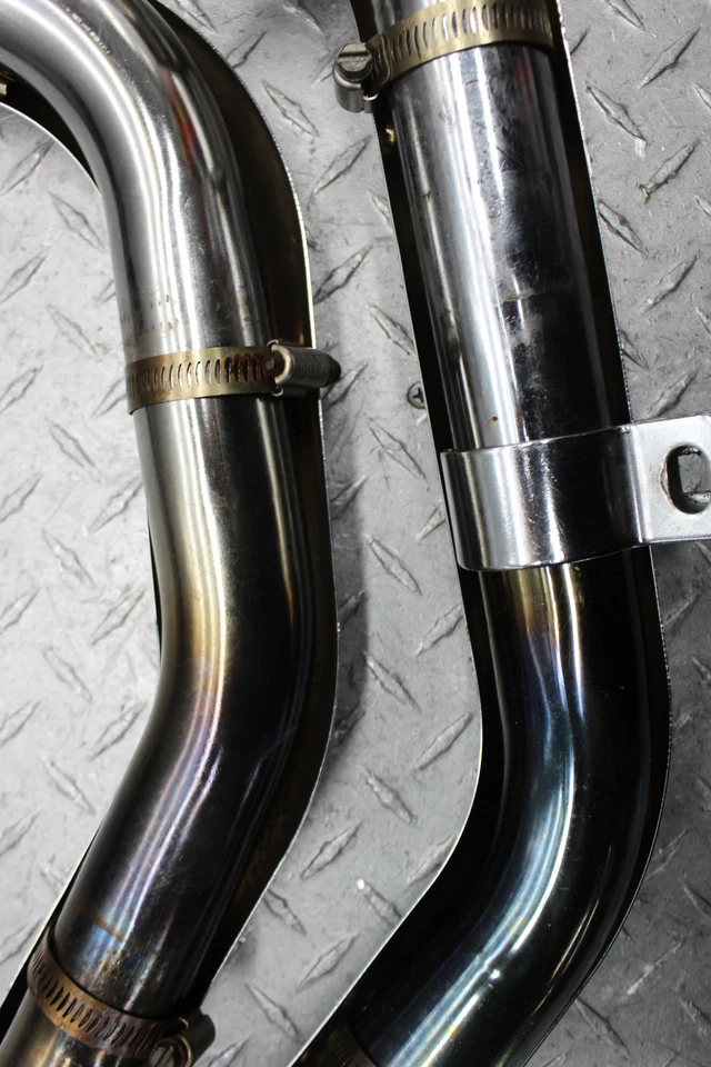 Harley-Davidson Sportster 883 2005 Low XL883L cabezales de escape y soporte Foto 3 de 4