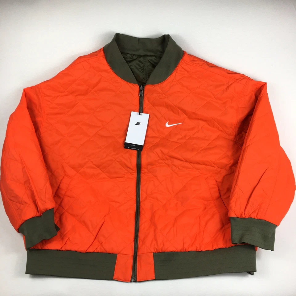 Jaqueta Bombardeiro Nike Reversível Varsity Ajuste Solto Plus Feminina Tamanho 2X FB3206-222 - Imagem 2 de 4