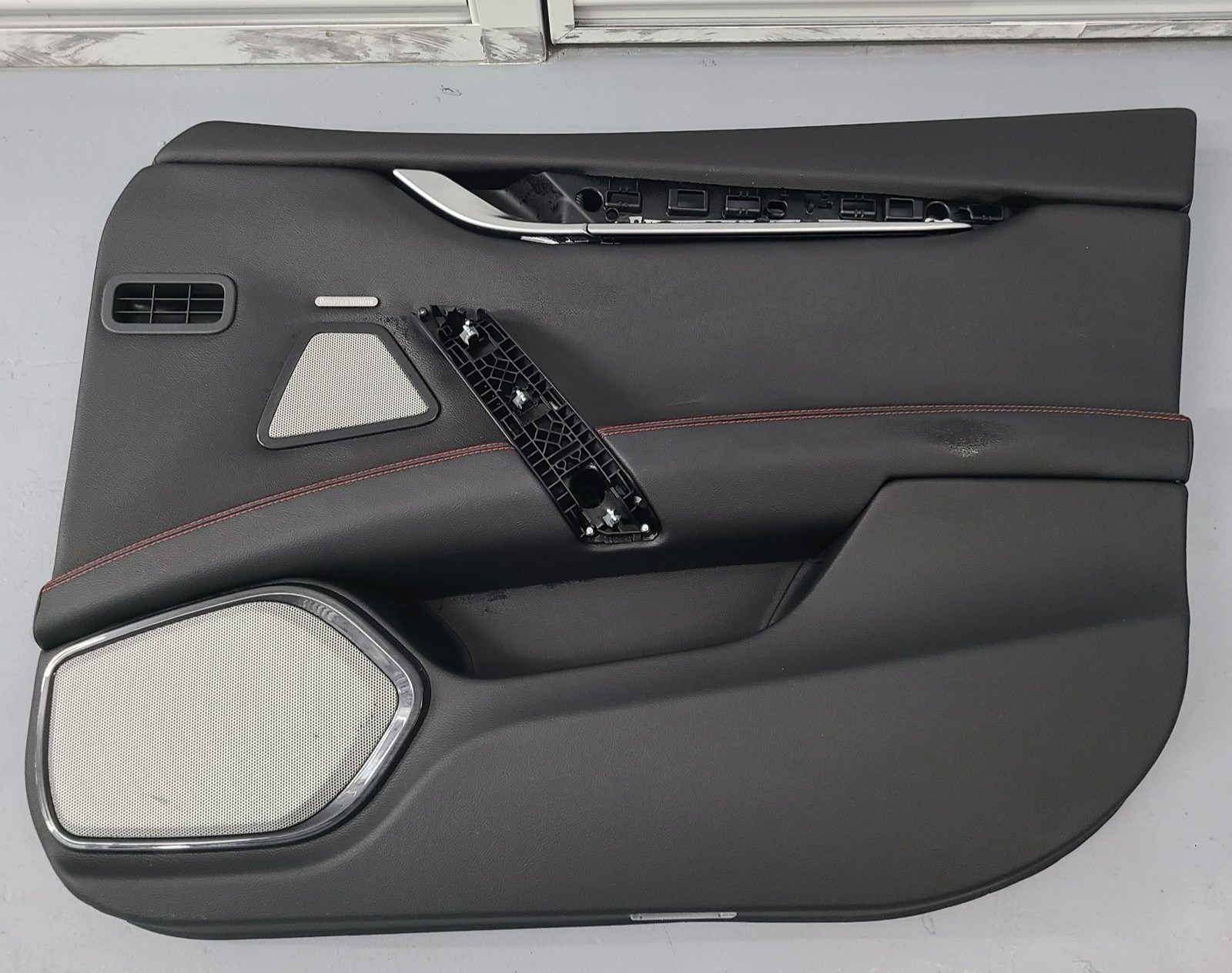 RIGHT FRONT DOOR PANEL ASSEMBLY BLACK COLOR OEM M157  2014-2019 MASERATI GHIBLI 