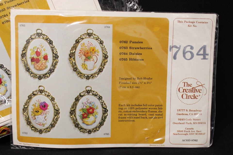 Pair 1981 CREATIVE CIRCLE Embroidery Kits #764 & 765, Flowers Frames NEW SEALED - Image 2 of 4