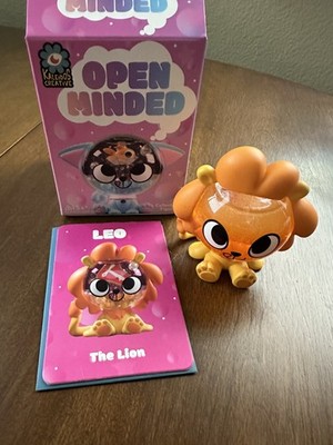 Kaleidos Open Minded LEO the LION Creative Vinyl figure snow globe   