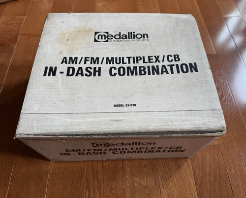 Vintage Medallion AM FM Multiplex CB In Dash Combination Car Radio 63-030 NOS