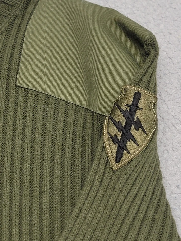 Vintage US Army Sweater Mens Large Green 101st Airborne Signal Corps Patches 70s - Image 3 of 4