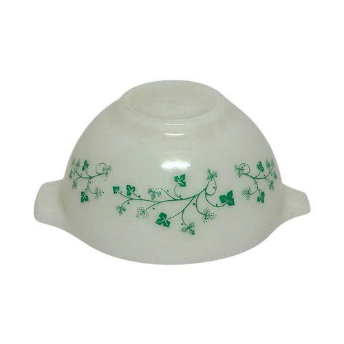New ListingVINTAGE PYREX GREEN IVY 1.5 PINT CINDERELLA MIXING DIP BOWL