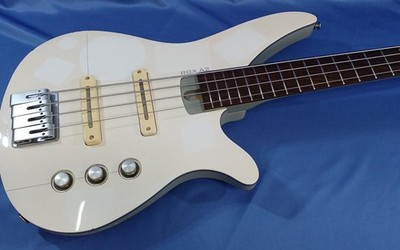 YAMAHA RBX4A2M Aktiver E-Bass Japan Leichtes LED-Steuermodell