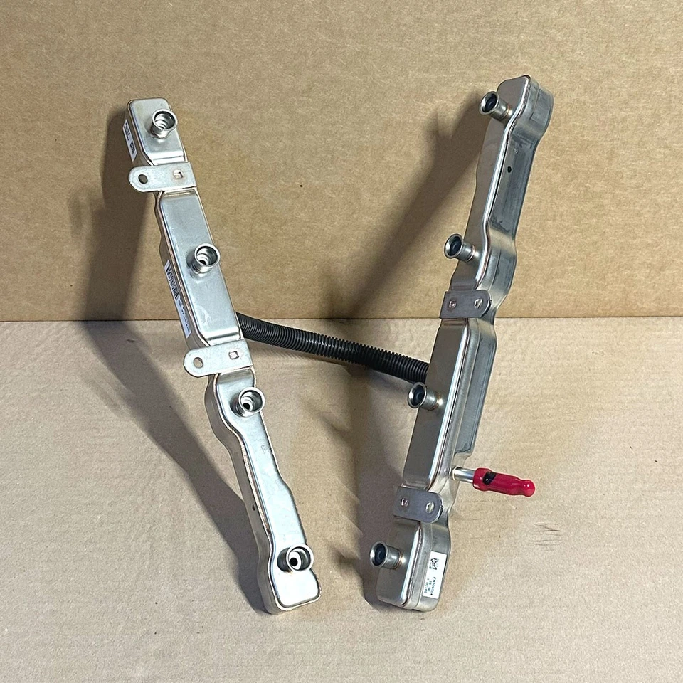 NUEVO OEM 2009-2025 Mopar Hemi 5,7 L riel de combustible desnudo - 53013888AD / 53013888AC Foto 3 de 4