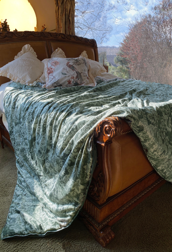 LUXURIOUS LUSTER VELVET QUILT QUEEN 