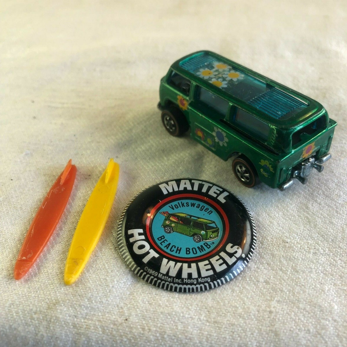 Original 1969 Hot Wheels Redline VW Beach Bomb Green with Button
