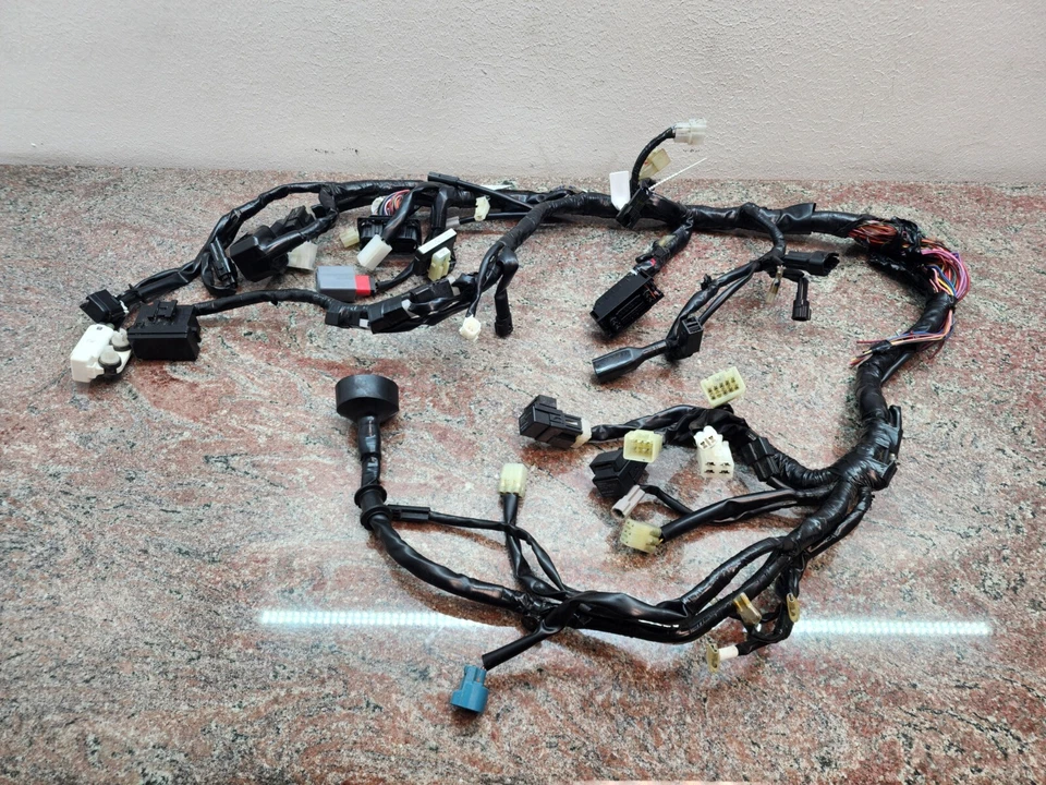 [二手] 2019-2023 年雅马哈 YZF-R3 主线束原始设备制造商 B5L-H2590-10 切割线 — 第 2/4 张图片