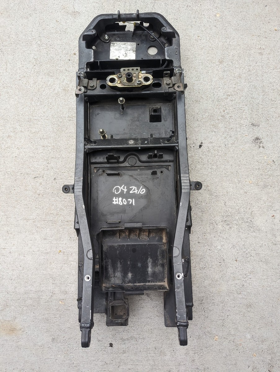 その他 um10-049 04 05 KAWASAKI NINJA ZX10R ZX-10 ZX10 REAR SUBFRAME BACK SUB
