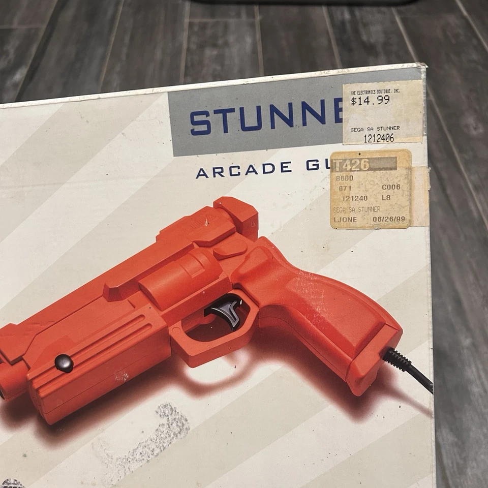 Pistola arcade Sega Saturn Stunner completa en caja Foto 2 de 4