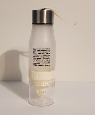 Izzy & Liv White Fusion Juice Water Bottle NEW