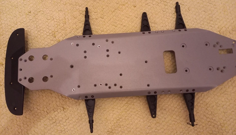 FG Aluminium-Chassis  7010/02 für 2WD 530/535 mit Karosseriehalter & AKKU Halter - Bild 3 von 3