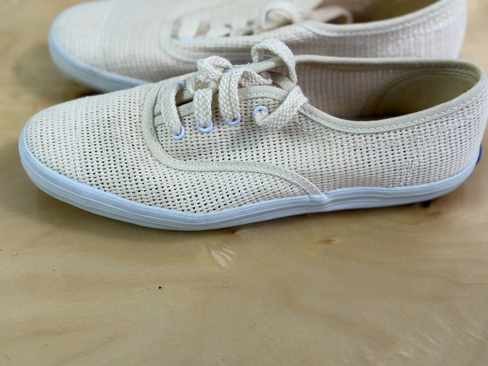 Tenis de lona de temporada Keds Champion para mujer talla 5 beige parte superior baja con cordones Foto 2 de 4
