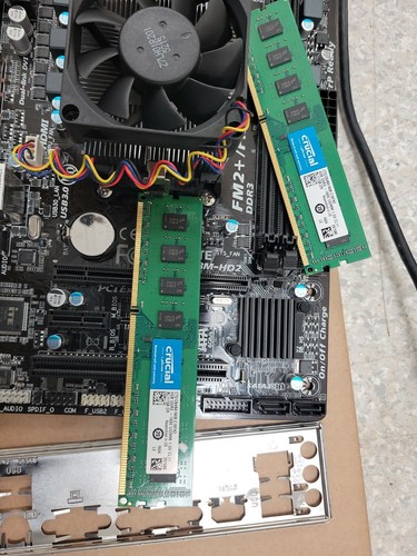 Gigabyte GA-F2A78M-HD2 Motherboard + AMD A6 6400k @3.90GHz + 8GB RAM + Shield. - Picture 9 of 11
