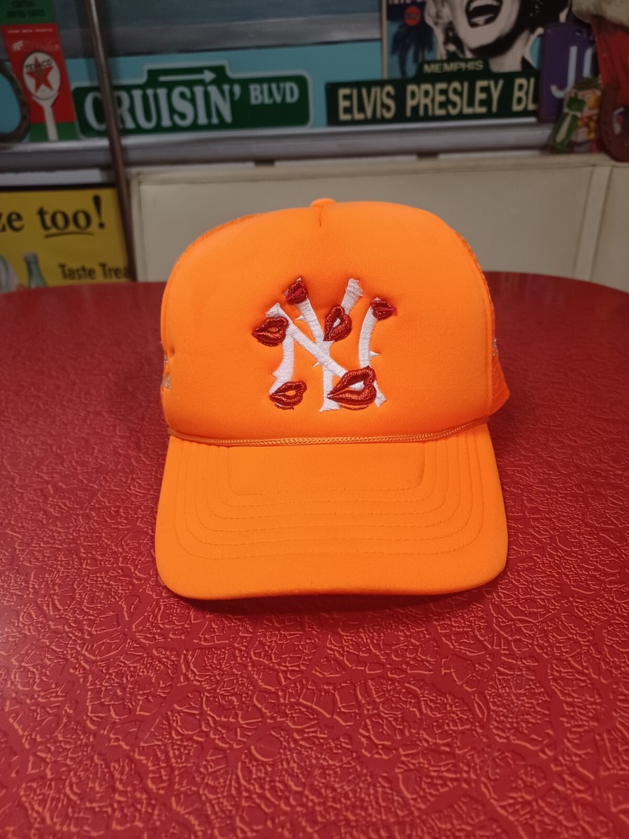 帽子 LA ROPA NY Is Kissing Me Trucker Hat La Ropa NY is Kissing Me Mesh Trucker Hat ORANGE NEW YORK YANKEES