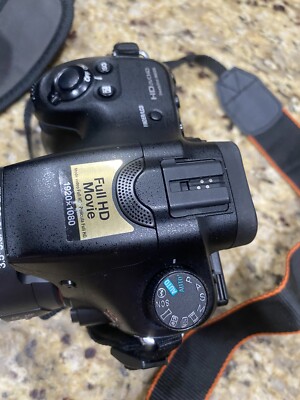 Sony α 65 SLT-A65V 18-135mm Digital Camera 32 Mem CardCharging