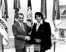 RICHARD NIXON MEETS w/ ELVIS PRESLEY IN 1970 & *AUTOGRAPHS*  8X10 PHOTO (RP-019)