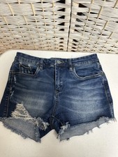 Blank NYC shorts women s Size 28 The Essex distressed frayed denim jean shorts