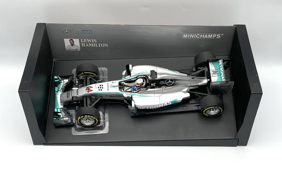 *NEW* Minichamps 1/18 Amg Mercedes F1 W05 Lewis Hamilton 2014 World Champion - Image 4 of 4