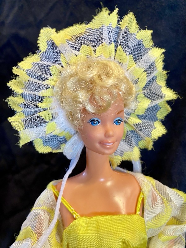 Barbie Pretty Changes Doll 2598 TNT With Original Outfit. See Pics
