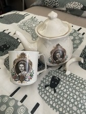 Queen Elizabeth II Silver Jubilee 1952-1977 Teapot And Mug