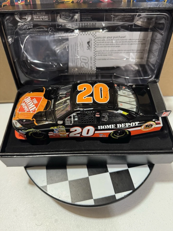 Tony Stewart ELITE #20 10º Aniversario The Home Depot 2008 1/24 Nascar Diecast Foto 2 de 4