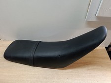 UNE SELLE SIEGE BIPLACE COMPLETE MOTO PEUGEOT XP6 1998 A 2011