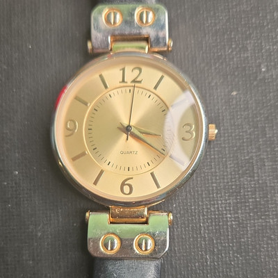Gossip Women's Quartz Wristwatch Gold Dial/Case Black Leather Strap Analog