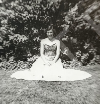 1950s prom dress ebay PRETTY YOUNG WOMAN WEARING FANCY PROM DRESS SITTING ON GROUND 1950s Vtg  Photo