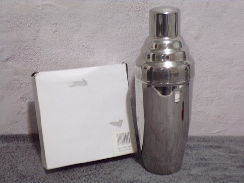 Stainless Jumbo CockTail Chaker w/Flask & Shot Cups NIB