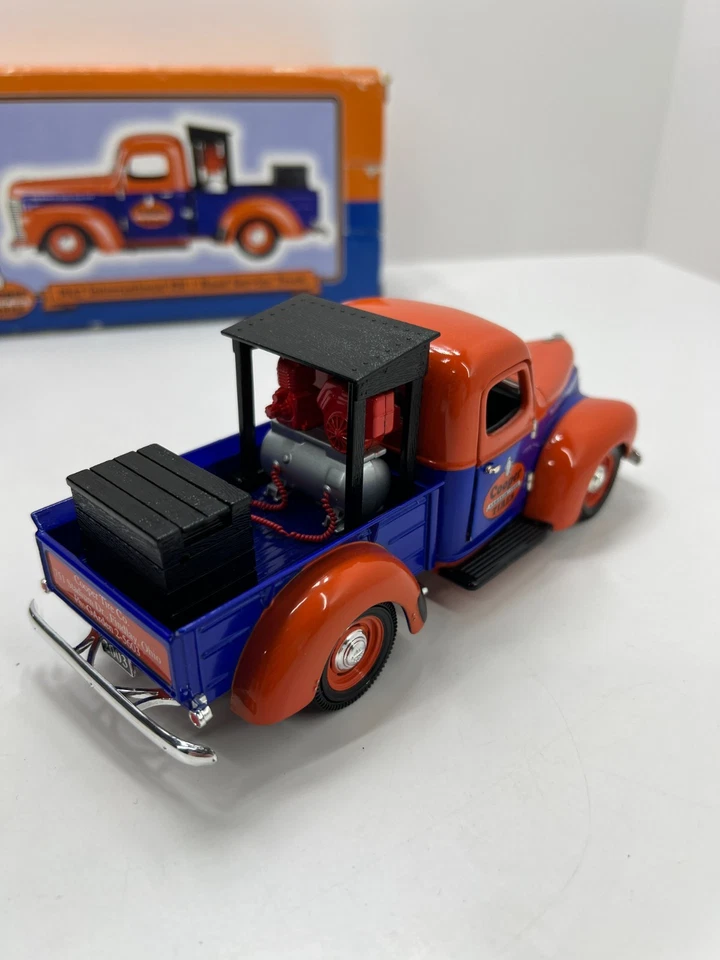 Cooper Tires 1947 International KB1 Road Service Truck Liberty Classics 1/25 - Image 3 of 4