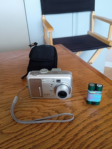 Kodak EasyShare CX7530 Digital Camera, New Batteries, 1GB SD, Case, Tested