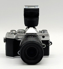 Olympus OM-D E-M5 Mark III 12-45mm F4.0 PRO Kit Silver 1500 clicks with flash