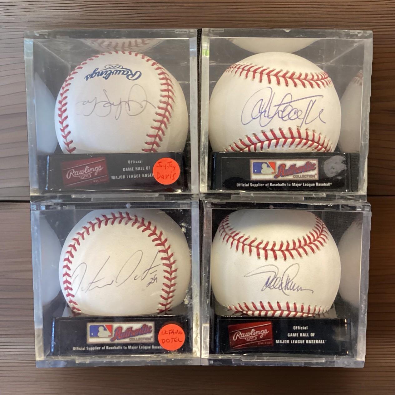 AUTOGRAPHED BASEBALL Lot view 8