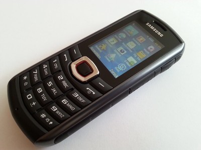 SAMSUNG GT-B2710 SCHWARZ NEUWERTIG OHNE SIMLOCK ROBUSTES OUTDOORHANDY IP67 2,0''