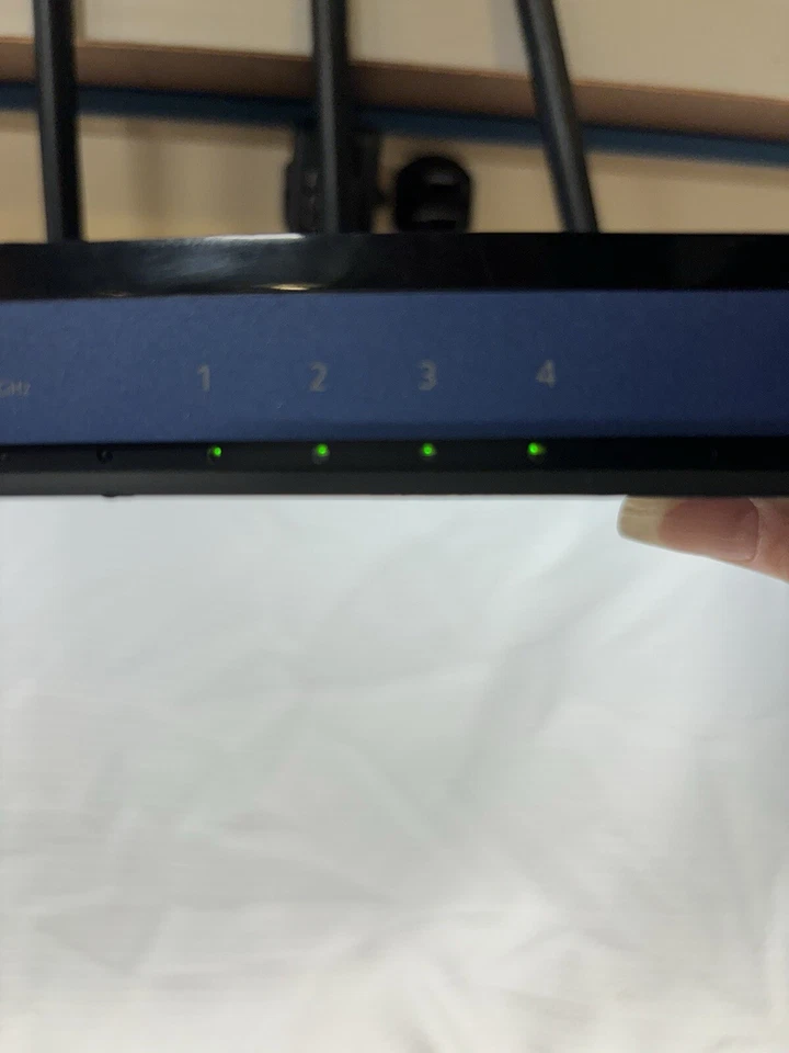 Netgear N450 450 Mbps 5-Port 10/100 Wireless N Router (WNR2500) - Image 3 of 4