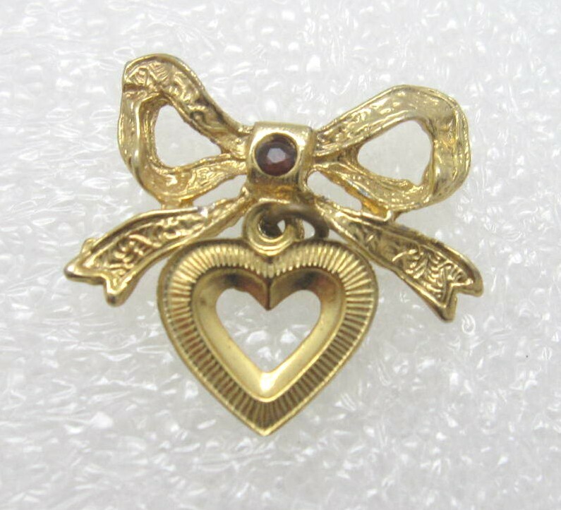 Bow Tie Lapel Pin (B27)