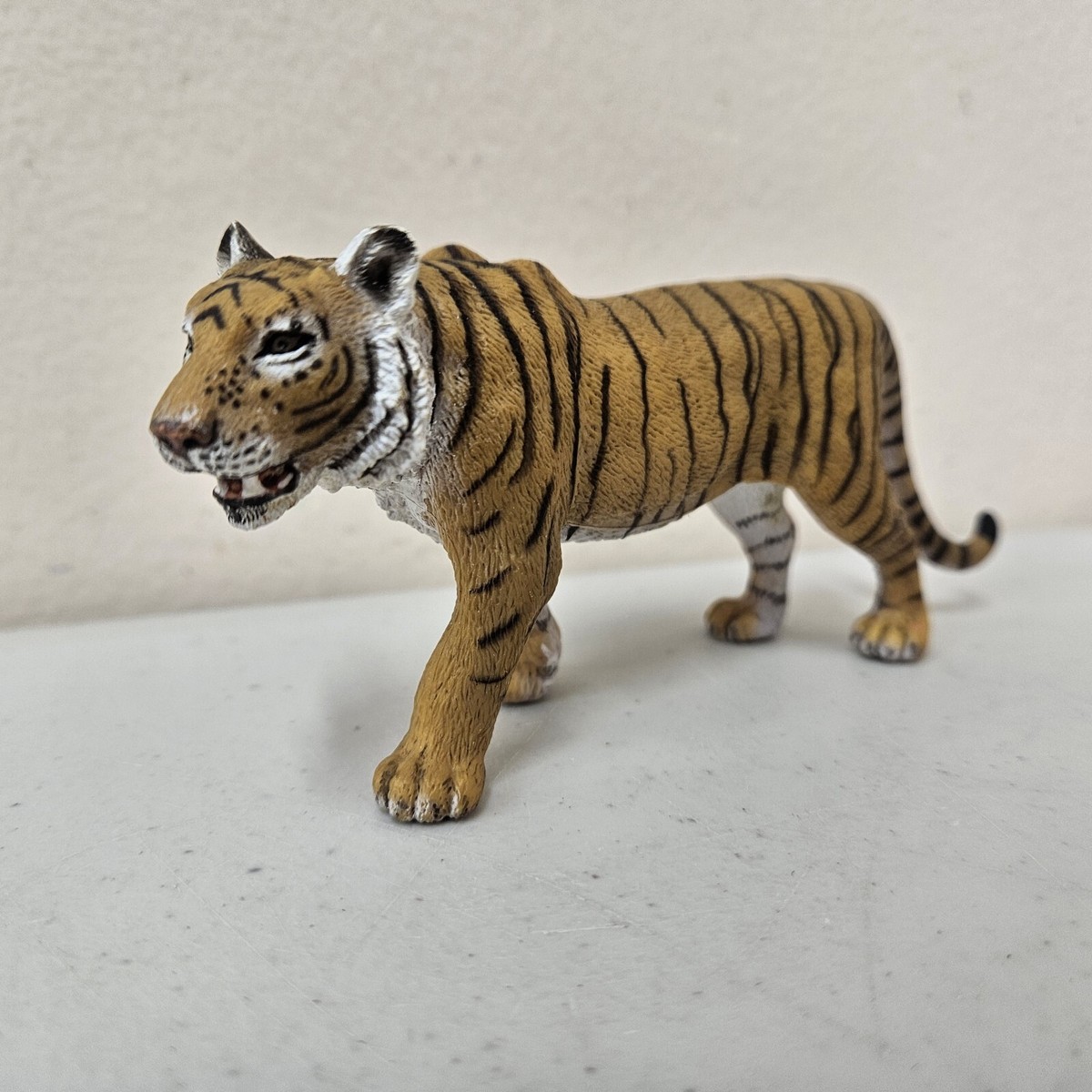 Schleich ORANGE SIBERIAN TIGER ADULT Wildlife Safari Figure 2007