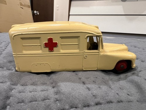 Vintage Dinky Toys Daimler Ambulance 253 Die Cast Made in England Meccano  - Picture 3 of 6