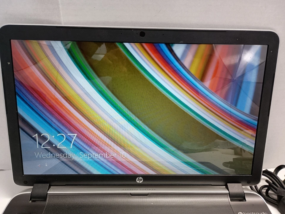 HP Pavilion 17-1010us 17.3" Laptop AMD A8-6410 6GB 750GB Win10 BeatsAudio - Image 2 of 4